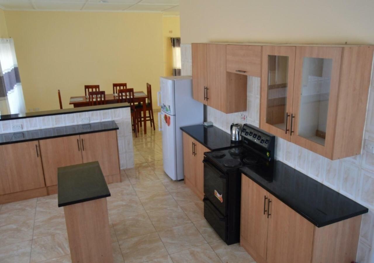 Chitova'S Guesthouse Виктория Фолс Екстериор снимка